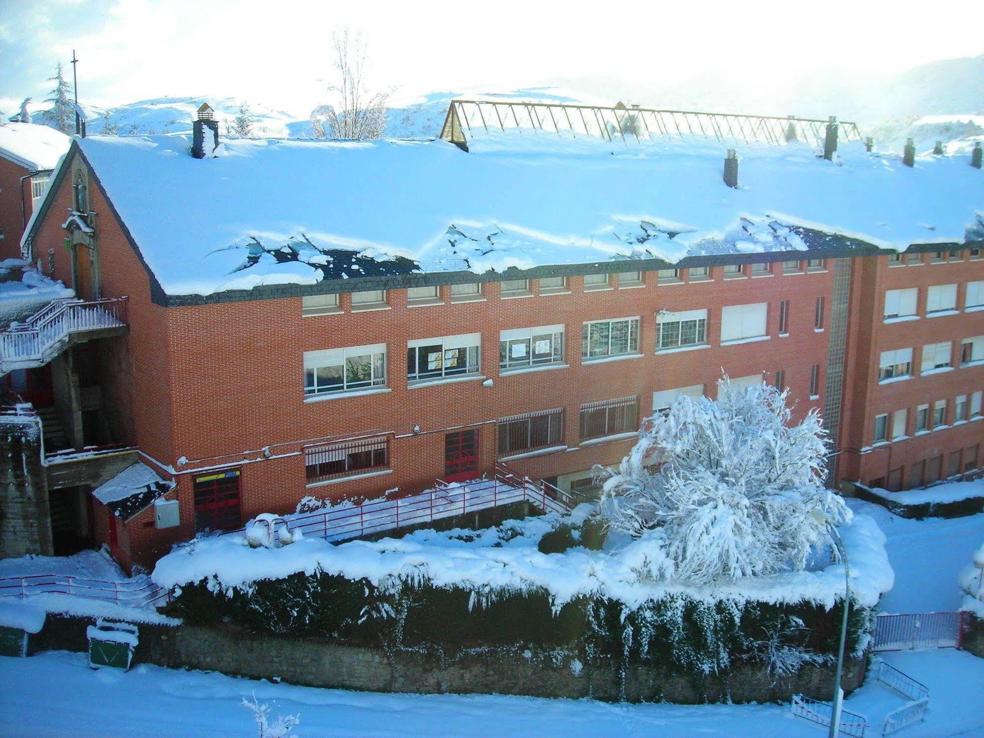 Residencia Albergue Jaca Luaran gambar