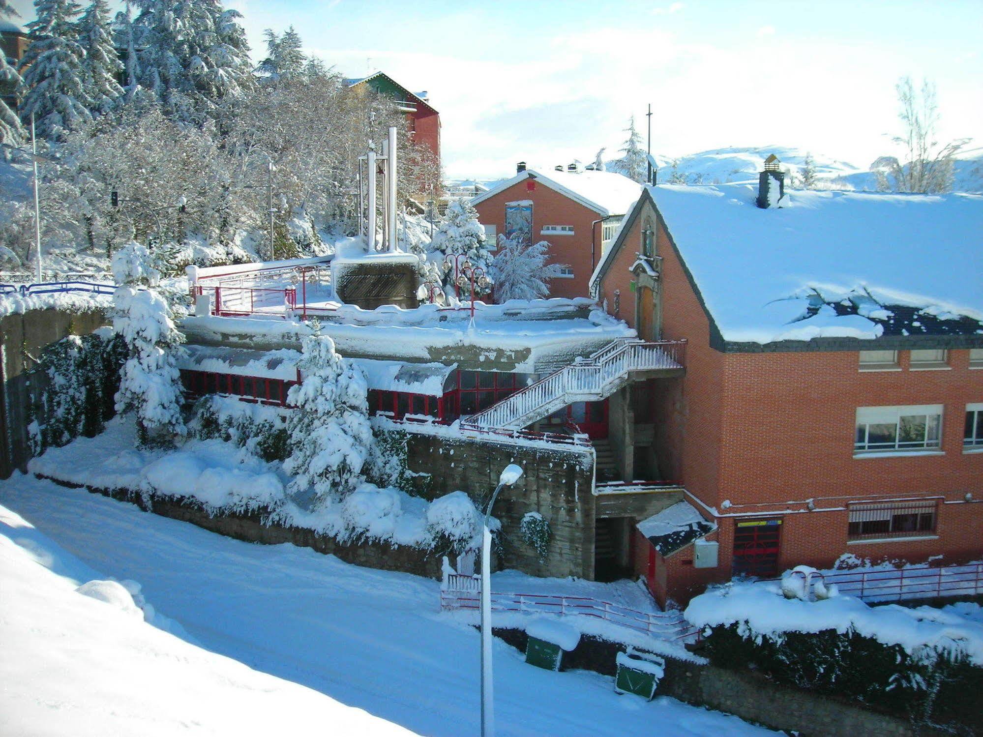 Residencia Albergue Jaca Luaran gambar